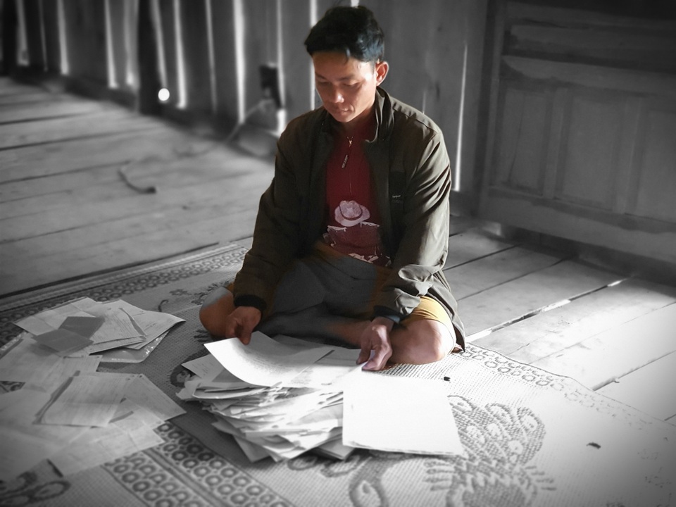 Nhói lòng cậu bé mắc ung thư hạch sống lay lắt trong căn nhà sắp sập - 3 Nhói lòng cậu bé mắc ung thư hạch sống lay lắt trong căn nhà sắp sập - 3