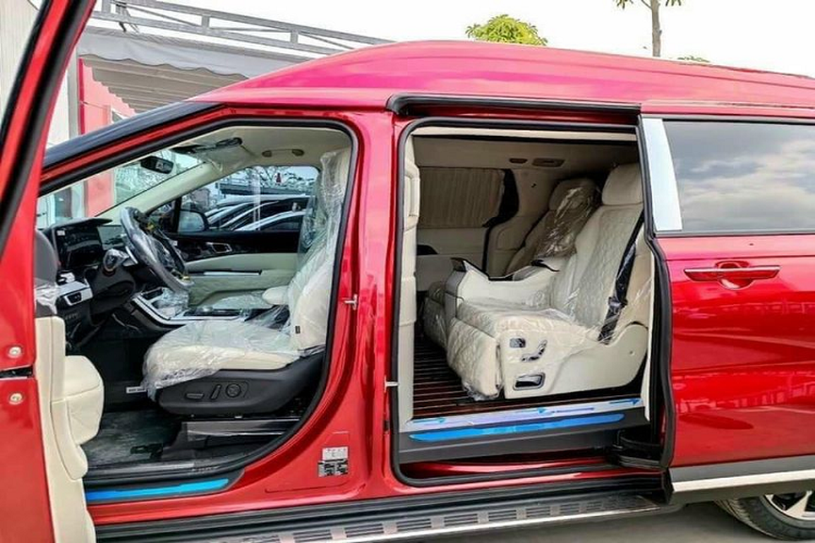 Khách mua Kia Carnival Royal cần đặt cọc 300 triệu đồng, chờ tới nửa năm - 2 Khách mua Kia Carnival Royal cần đặt cọc 300 triệu đồng, chờ tới nửa năm - 2