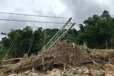 Bản làng tan hoang xơ xác, dân không có nhà để về