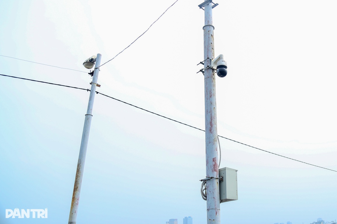 Hà Nội: Điểm mặt 8 camera phạt nguội trên cầu Long Biên - 4 Hà Nội: Điểm mặt 8 camera phạt nguội trên cầu Long Biên - 4