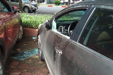 Bắt giữ thủ phạm đập hàng chục kính ô tô để trộm tài sản ở Hà Nội