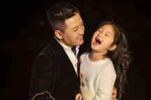 Tuấn Hưng: "Ở nhà, tôi là người đóng vai ác"