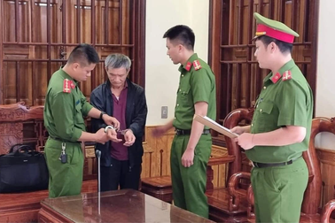 Bắt nguyên Chủ tịch Hội đồng quản trị Công ty dâu tằm tơ Mộc Châu