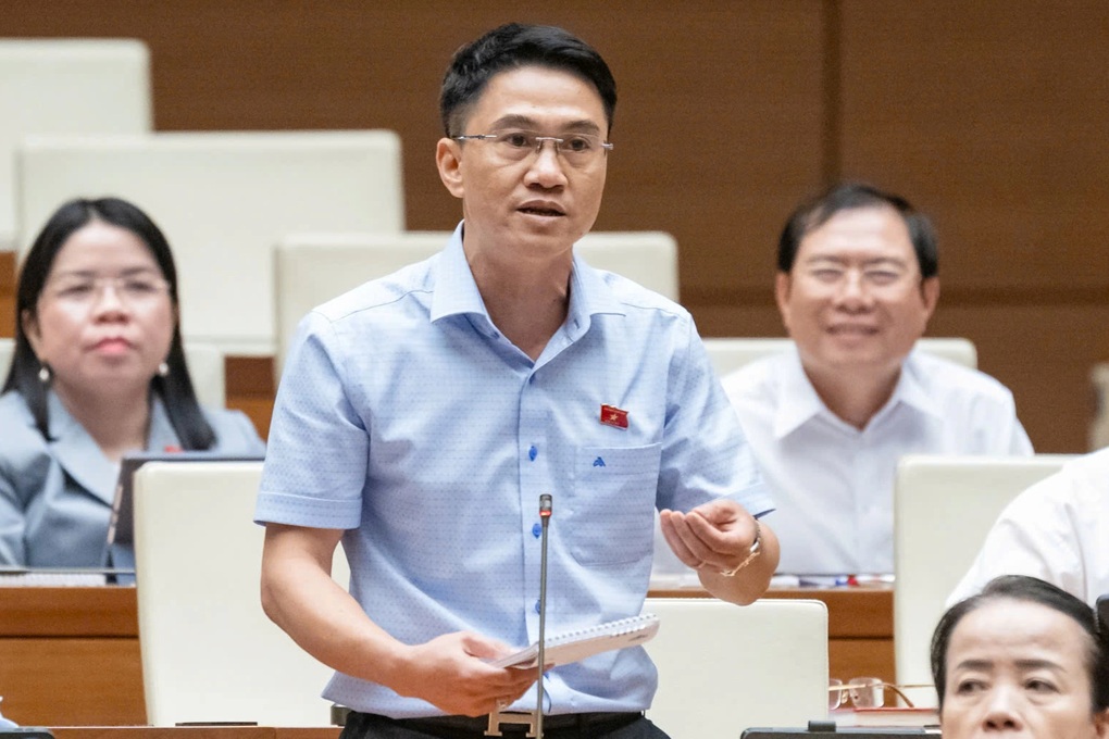 Không thể bắt thầy cô cắm bản mãi, 10-15 năm phải được về gần gia đình - 1 “Không thể bắt thầy cô cắm bản mãi, 10-15 năm phải được về gần gia đình”