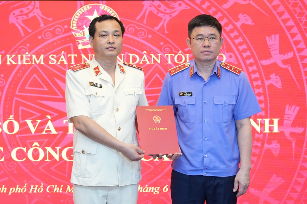 Ông Lê Văn Đông làm Viện trưởng VKSND TPHCM mới - 1 Ông Lê Văn Đông làm Viện trưởng VKSND TPHCM mới - 1