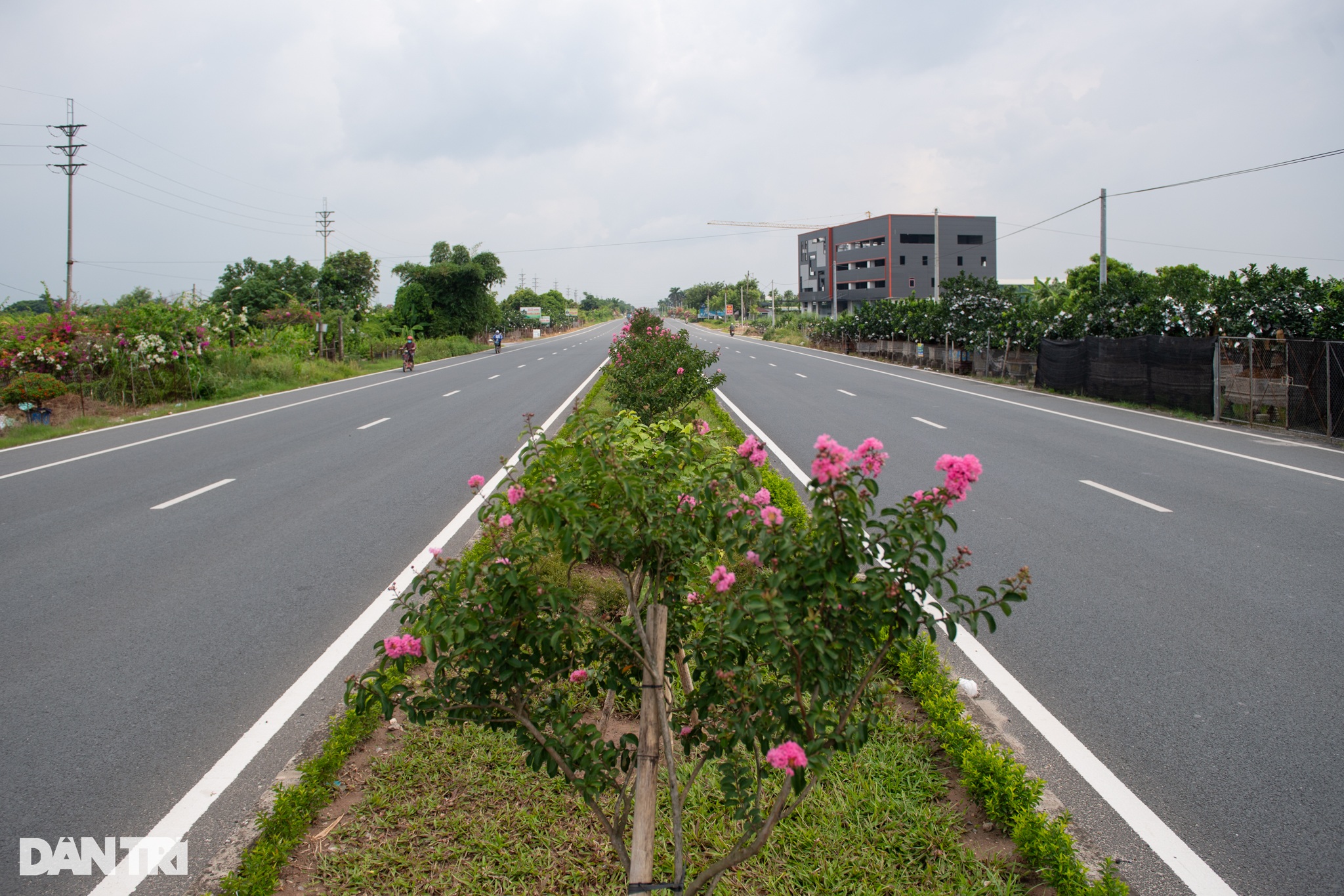 View - Tuyến đường liên tỉnh Hà Nội - Hưng Yên gần 3.000 tỷ đồng dần thành hình | Báo Dân trí