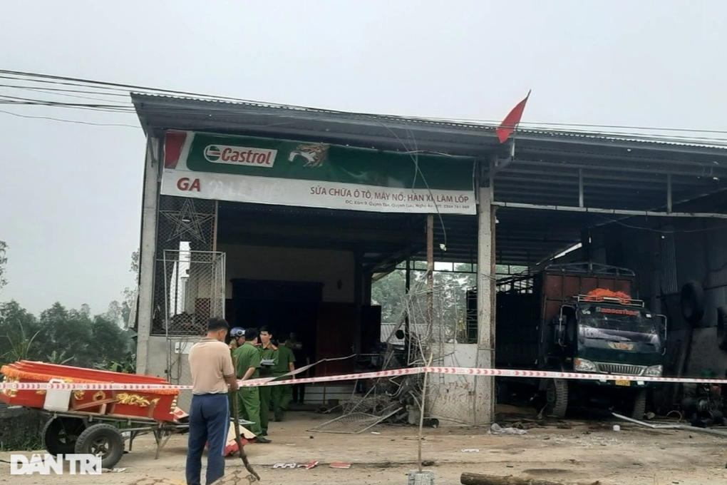 Nghi cưa bom phát nổ, 6 người thương vong - 5 Nghi cưa bom phát nổ, 6 người thương vong - 5