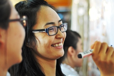 Dòm nhan sắc, tuyển cử nhân