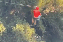 Mexico: Thót tim bé trai rơi từ độ cao 12m xuống dưới khi đu dây mạo hiểm