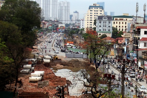 Những điểm uốn lượn “dị thường” trên đường Trường Chinh