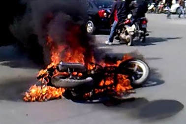 Cháy xe không phải do xăng dầu?!