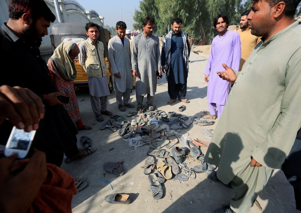 Giẫm đạp kinh hoàng khi xin thị thực, 15 người Afghanistan thiệt mạng - 5