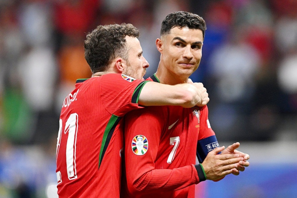 Lý do bất ngờ khiến C.Ronaldo không dự lễ tang của Diogo Jota - 2 Lý do bất ngờ khiến C.Ronaldo không dự lễ tang của Diogo Jota - 2