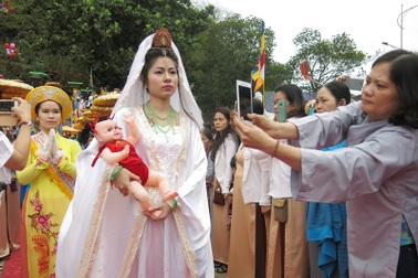 Rộn ràng lễ hội Quán Thế Âm