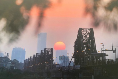 Cầu Long Biên, pháo hoa đêm Hồ Gươm được trưng bày ở triển lãm