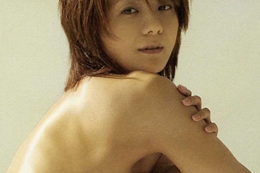 Một nữ ca sĩ của Nhật nhập viện nghi sốc thuốc