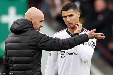 HLV Erik Ten Hag bị tố gài bẫy khiến Ronaldo phải rời Man Utd