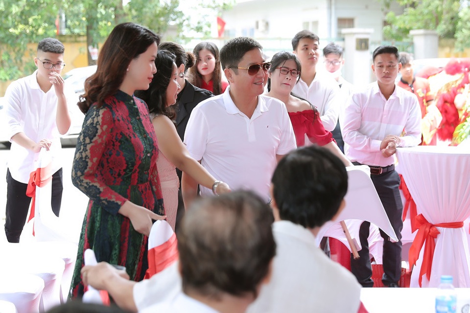 “Táo giao thông” Chí Trung tình tứ sánh đôi cùng bạn gái kém 17 tuổi - 1 “Táo giao thông” Chí Trung tình tứ sánh đôi cùng bạn gái kém 17 tuổi - 1