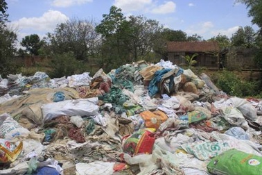 Dân kịch liệt phản đối cơ sở tái chế bao bì phế thải gây ô nhiễm