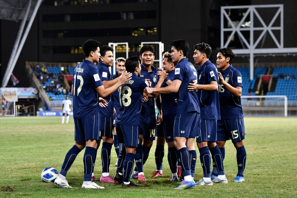 سوباتشوك يتألق، تايلاند تفوز 6-1 في تصفيات كأس آسيا - 3 Supachok tỏa sáng, đội tuyển Thái Lan thắng 6-1 ở vòng loại Asian Cup - 3