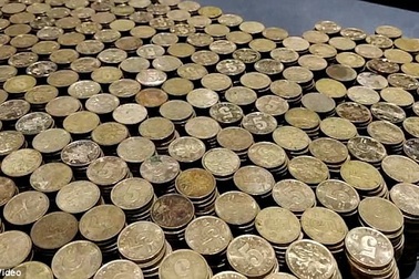 Mua xe BMW bằng 11.000 USD tiền xu