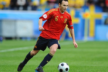 Iniesta tái xuất trong màu áo ĐKVĐ châu Âu