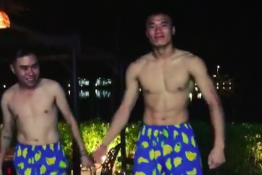 Clip "Tiến Dũng U23 khoe bụng 6 múi, cùng đồng đội đùa giỡn" hút 200.000 view