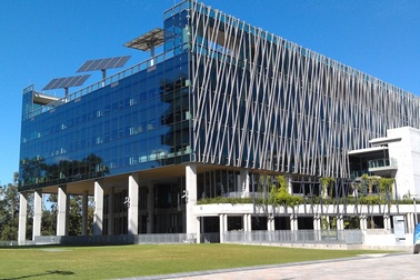 Chọn ngành Công nghệ hay Kinh Doanh