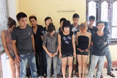 13 “nam thanh nữ tú” lắc điên cuồng trong quán karaoke