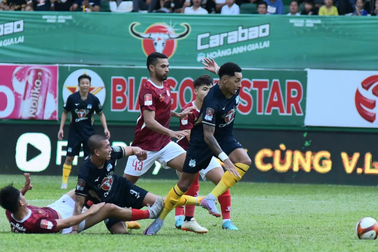 Ngoại binh bỏ lỡ khó tin, Hoàng Anh Gia Lai chia điểm với CLB TPHCM