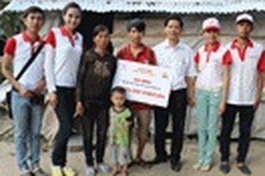 Qũy từ thiện Hành trình nhân ái tiếp tục đến Bình Định