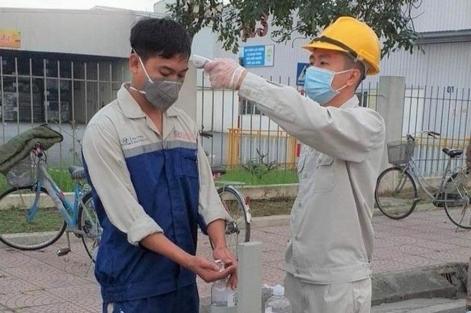 Công nhân phòng dịch Covid-19.jpeg Công nhân phòng dịch Covid-19.jpeg