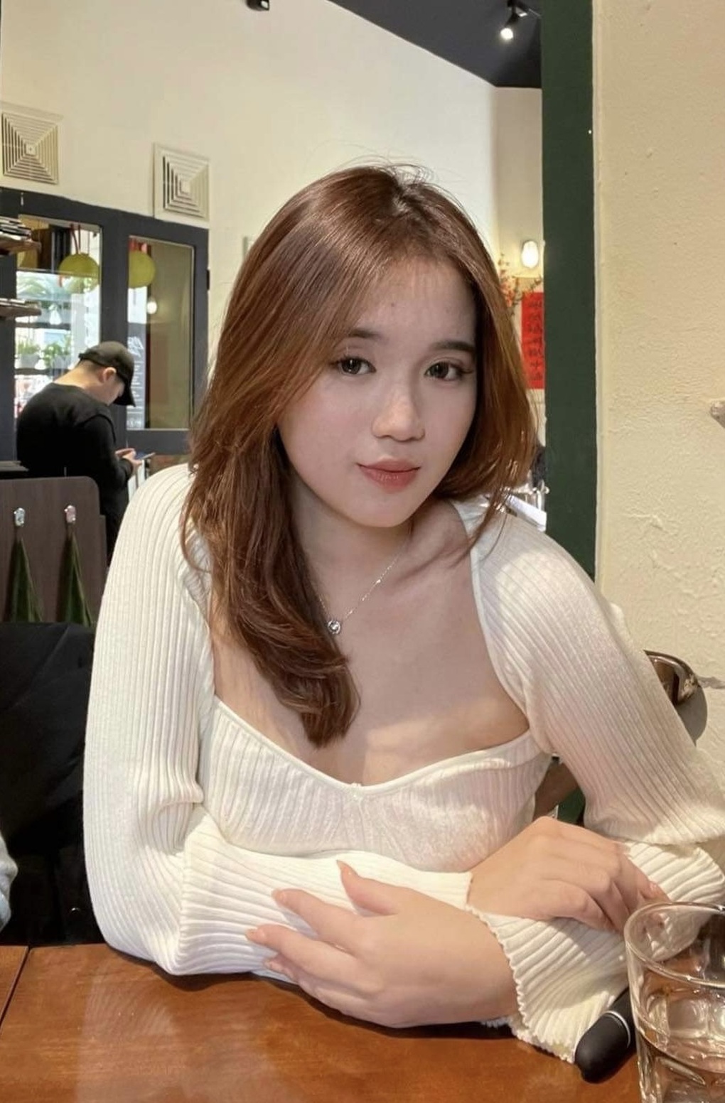 Cô gái bất ngờ khi bị chàng trai chê nhà quê ở lần hẹn hò đầu tiên - 1 Cô gái bất ngờ khi bị chàng trai chê nhà quê ở lần hẹn hò đầu tiên - 1
