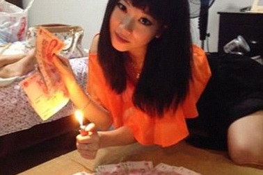 Tiêu tiền “giật gân” như các “cậu ấm cô chiêu” Trung Quốc