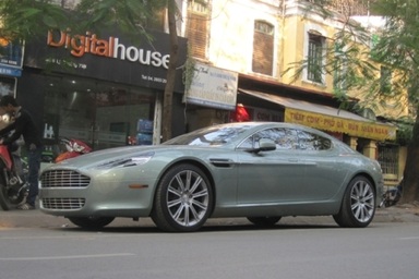 Ngắm “nữ hoàng” Aston Martin Rapide tại Hà Nội
