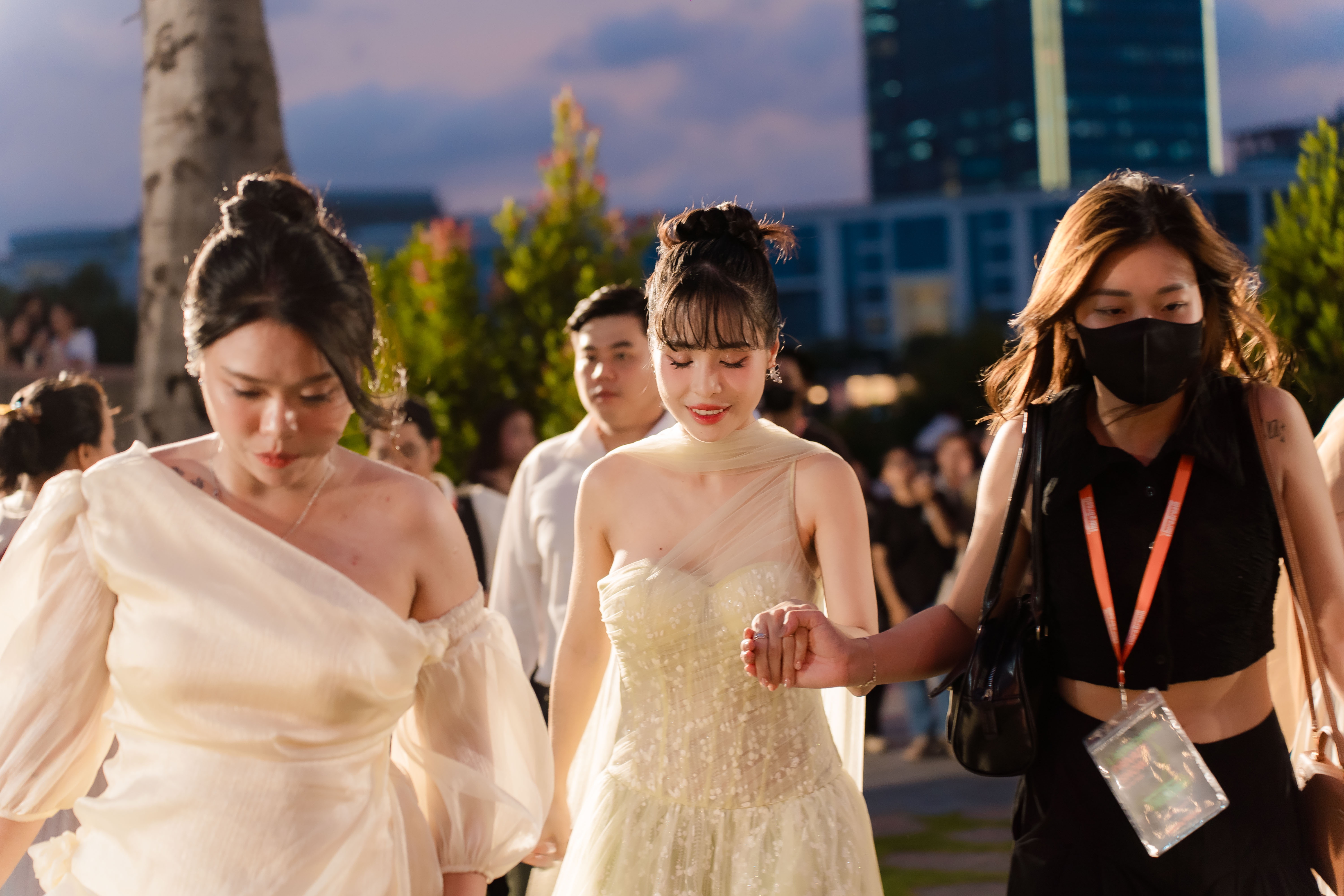 Ca nương Kiều Anh đắt show sau Chị đẹp, được chồng ủng hộ hết mình - 1