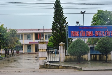 Vụ vợ làm giám đốc, chồng phó: Điều chuyển công tác người chồng