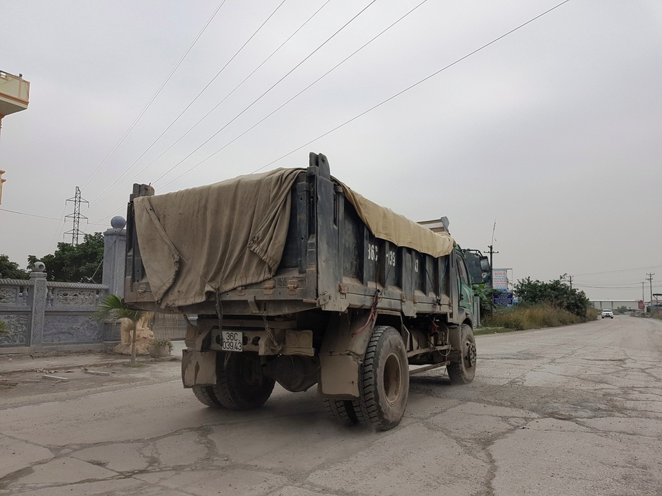 Ninh Bình: Cận cảnh tuyến đường hơn 100 tỷ đồng chưa bàn giao đã “nát bét”! - 8