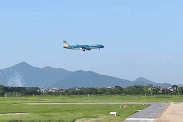 Vé máy bay nội địa đắt ngang chặng quốc tế, du khách "quay xe" phút chót