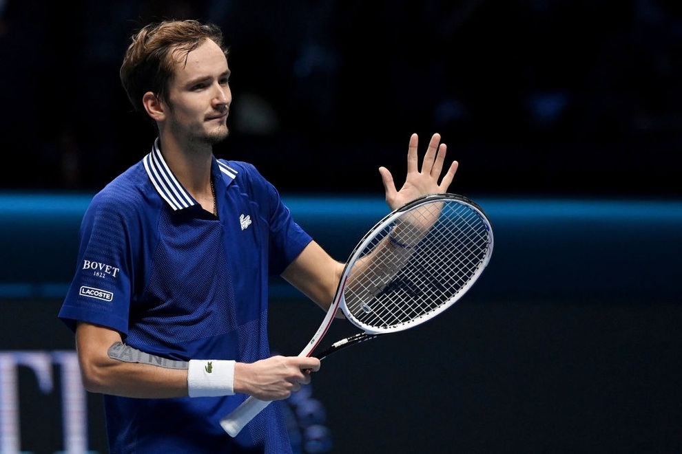Zverev đánh bại Djokovic, tranh cúp vô địch với Medvedev - 1 Zverev đánh bại Djokovic, tranh cúp vô địch với Medvedev - 1