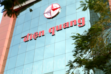 Đại gia thủy sản “thủng túi”; Các sếp Điện Quang vẫn "bộn tiền"