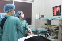 Nuốt vỏ bịch dầu gội đầu trong lúc tắm, người đàn ông tử vong thương tâm