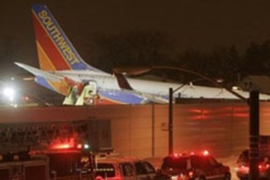 Máy bay trượt khỏi đường băng ở Mỹ