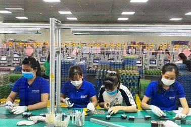 Hà Nam: Công nhân có biểu hiện ho, sốt... phải nghỉ làm và khai báo y tế