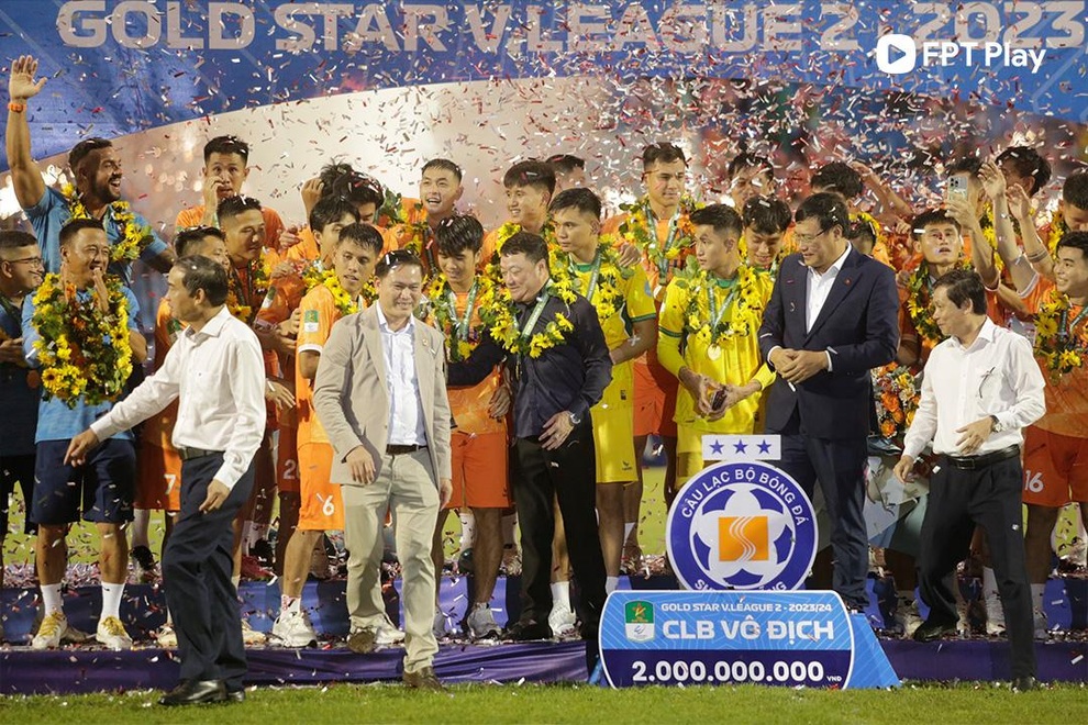 Nhiều bất ngờ ở Giải bóng đá hạng Nhất quốc gia - Bia Sao Vàng 2024/25 - 1 Nhiều bất ngờ ở Giải bóng đá hạng Nhất quốc gia - Bia Sao Vàng 2024/25 - 1
