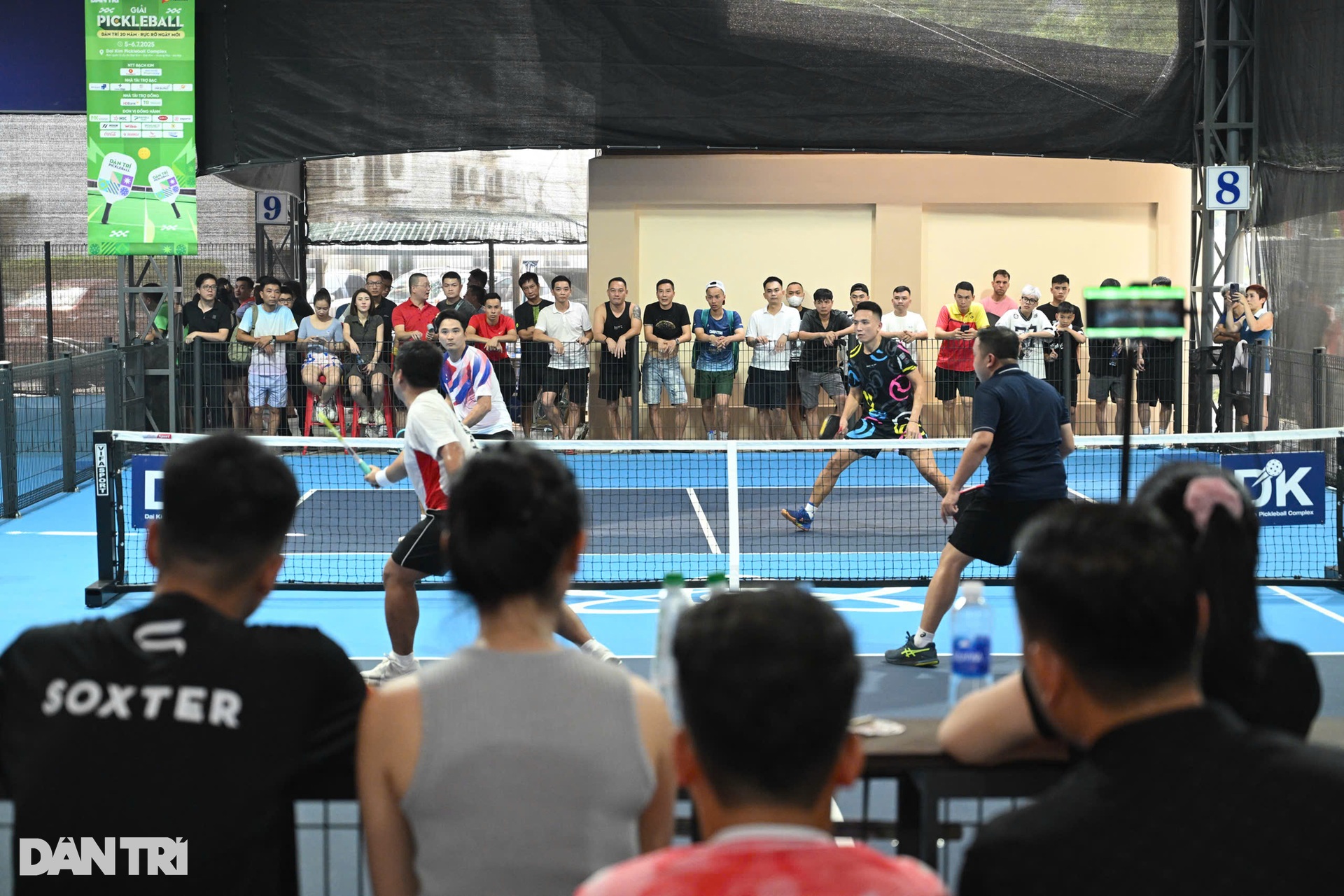 Cảm xúc ăn mừng thăng hoa, đôi công kịch tính trong giải pickleball Dân trí - 1