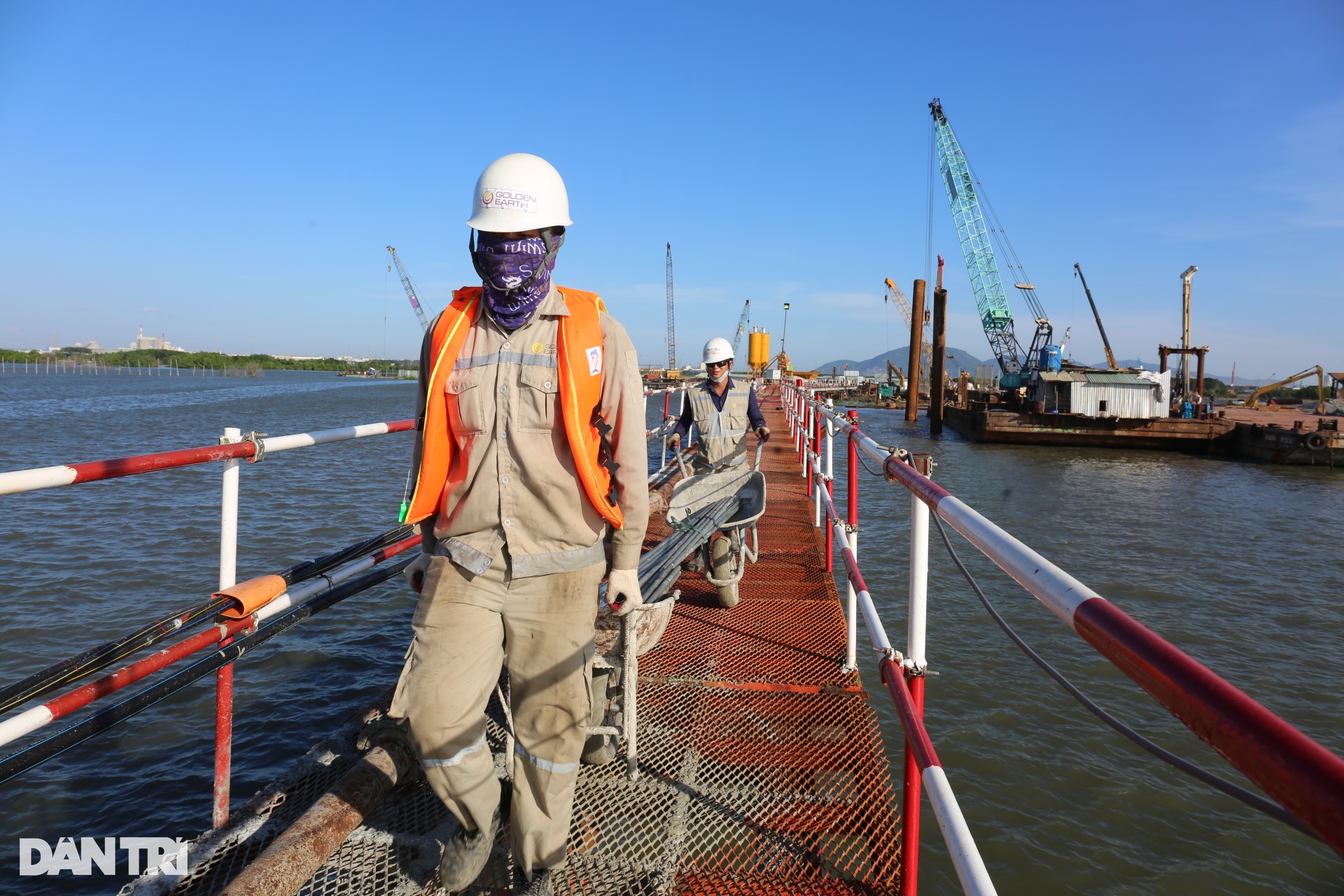 Hối hả trên công trường cầu Phước An bắc qua sông Thị Vải - 8 Hối hả trên công trường cầu Phước An bắc qua sông Thị Vải - 8