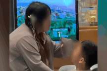 Máy bay từ Đà Nẵng đi Hong Kong  bị chậm hơn 1 tiếng vì cặp đôi cãi nhau