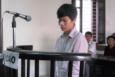 Nam sinh giết người vì 100 ngàn đồng tiền liên hoan lớp   