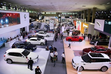 Đại lý hạ giá, nhà nước giảm thu phí: Ô tô vẫn ế đầy kho